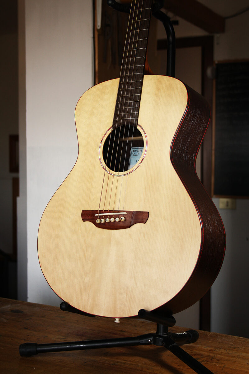 "Musa" Midsize acoustic guitar - Image 3