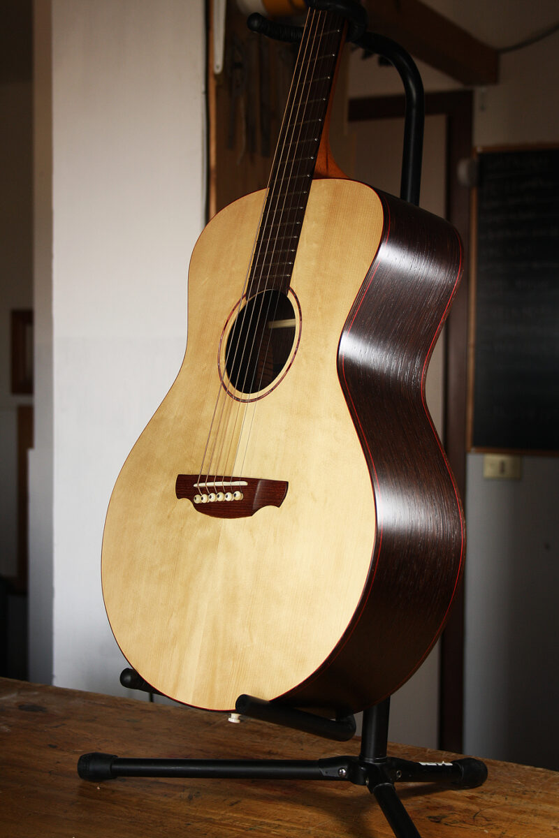 "Musa" Midsize acoustic guitar